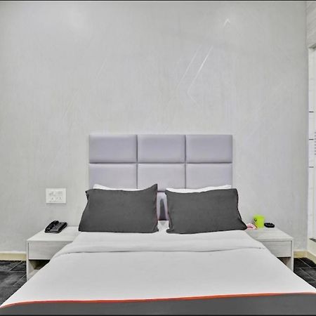Hotel Unicorn, Surat Bagian luar foto