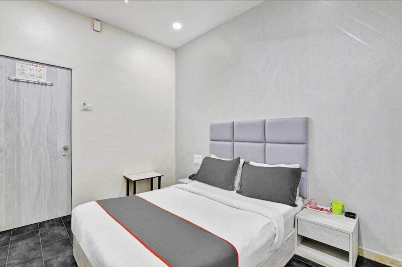 Hotel Unicorn, Surat Bagian luar foto