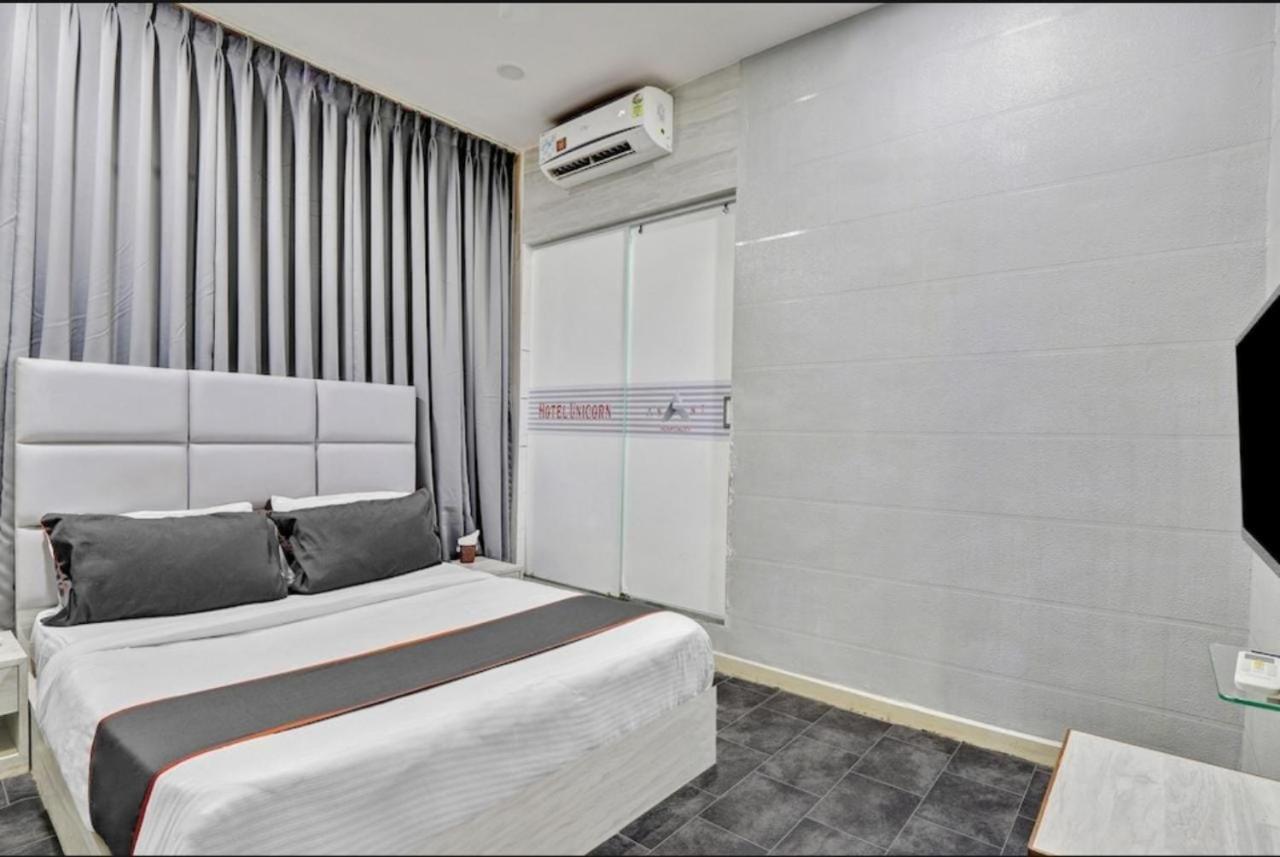 Hotel Unicorn, Surat Bagian luar foto