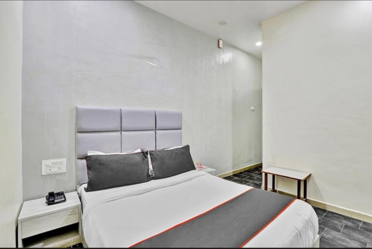 Hotel Unicorn, Surat Bagian luar foto